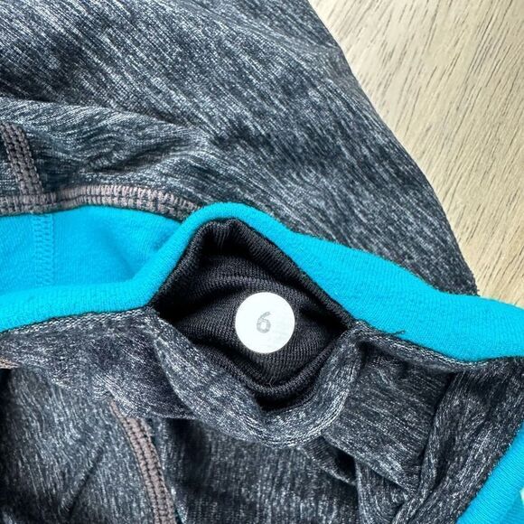 Lululemon Gather & Crow Crop - Picture 4 of 5